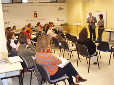 La Escuela de Padres del Ayuntamiento da comienzo con 45 participantes