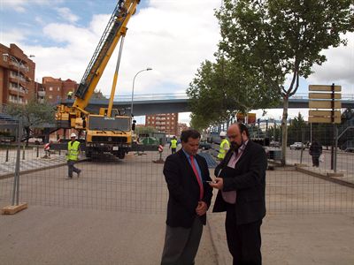 Comienzan las obras de desmontaje de la pasarela de Villaluz
