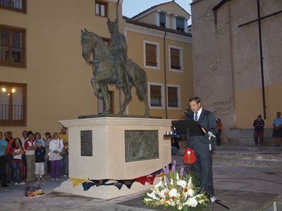 La escultura del Rey Alfonso VIII ya tiene su lugar en el Casco Antiguo de la ciudad