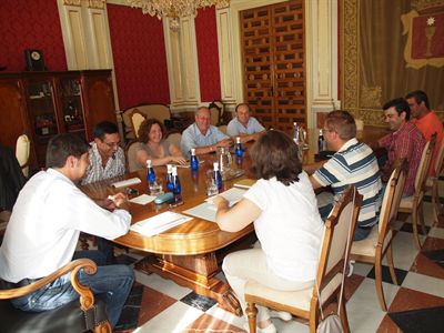 “Os pido que seáis nuestros ojos y nuestros oídos en las pedanías para atender mejor a los ciudadanos”