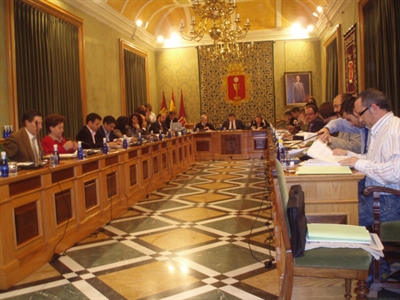 El Pleno aprueba el compromiso  de inclusión en los presupuestos de dotación para prestar el Servicio de Limpieza