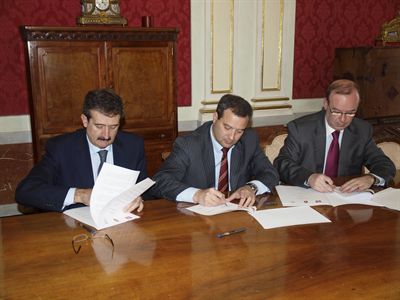 Ayuntamiento de Cuenca y Caja Castilla-La Mancha renuevan sus convenios de colaboración para la realización de actividades sociales y culturales