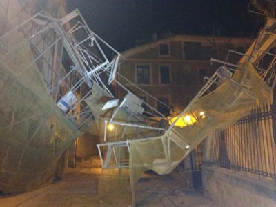 Cortado el acceso por la Puerta de Valencia a consecuencia del desplome de un andamio en el que ha fallecido una persona