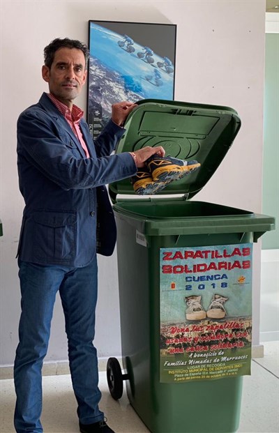 El IMD abre una campaña de recogida de zapatillas de deporte usadas, destinadas a familias nómadas de Marruecos