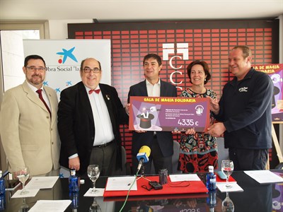 Entregan la recaudación de la Gala Solidaria de Magia al proyecto “A desayunar” 
 