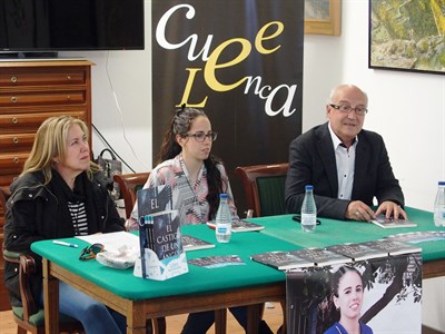 Mónica Villarejo plantea una “aventura de amistad” en su primera novela, ‘El castigo de un ángel’ 