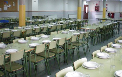 El Ayuntamiento, las Fundaciones de  Globalcaja y La Caixa, Aldeas Infantiles, Caritas y Cruz Roja conceden 138 becas de comedor para el curso  2014-2015