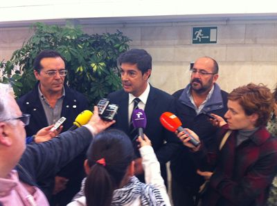 El alcalde, satisfecho ante la desconvocatoria de la huelga de autobuses