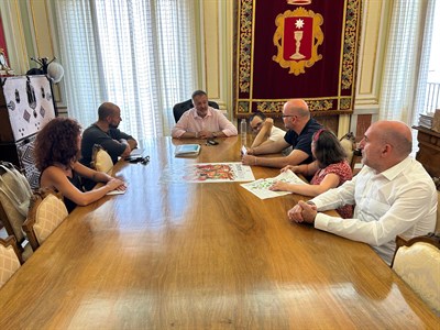 Personas con discapacidad de Aspadec, Apromips y Cadig Crisol reciben entradas solidarias de la Feria Taurina de San Julián