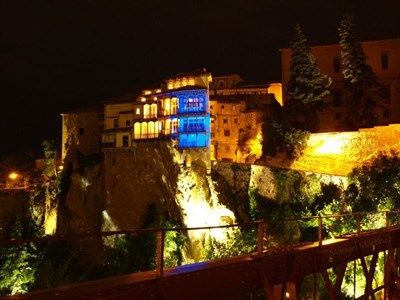 Las Casas Colgadas se iluminarán de azul para llamar la atención sobre el autismo