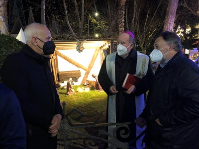 La Plaza de la Hispanidad ya acoge el tradicional Belén navideño