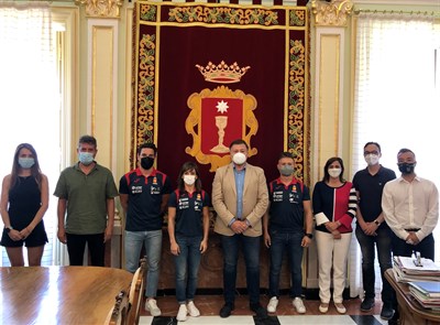 El alcalde recibe a los Campeones del Mundo de Karate Sandra Sánchez y Damián Quintero