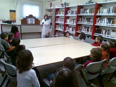 Cerca de 500 personas visitan la Biblioteca Municipal de la Fuente del Oro cada mes
