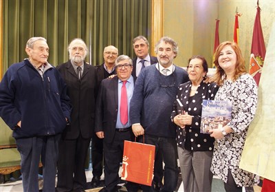 El alcalde destaca el talento y la inteligencia de José Luis Coll para hacer feliz a la gente a través del humor