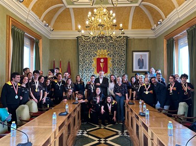 El alcalde felicita al Club Deportivo Amiab de Atletismo por sus logros en esta temporada