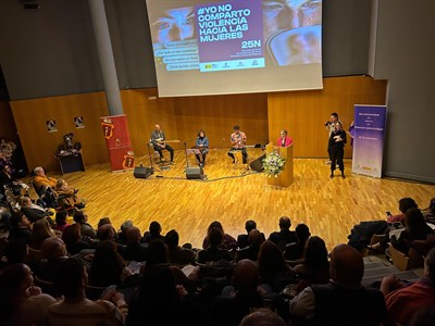 El acto institucional del 25N del Ayuntamiento pone el foco en la incidencia de la violencia machista en la juventud y el ámbito digital