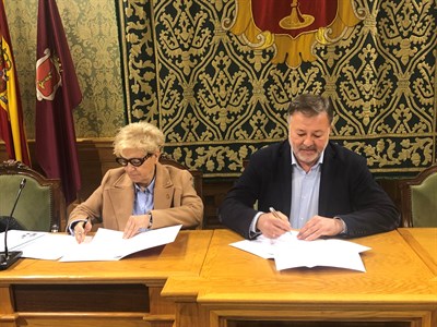 El Ayuntamiento pone en marcha de la mano de la AECC varios Espacios Sin Humo