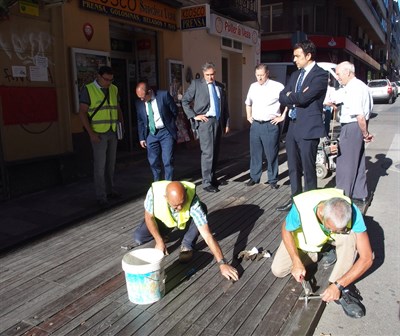 Comienza la retirada definitiva de las tablas de Carretería y el proyecto para recuperar la estética y funcionalidad de esta céntrica calle