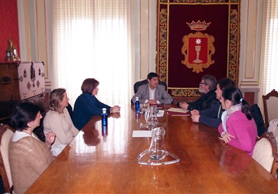El Ayuntamiento se implica con los vecinos de San Antón en el desarrollo de varios proyectos sociales 