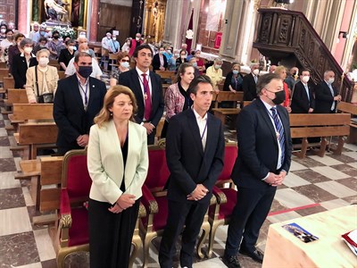 La Corporación municipal asiste a la misa en honor a la Virgen de la Luz y cumplimenta el voto hecho en 1736 