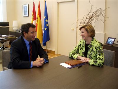 El alcalde y la consejera de Economía buscan soluciones para la aportación de la Junta al Consorcio Ciudad de Cuenca