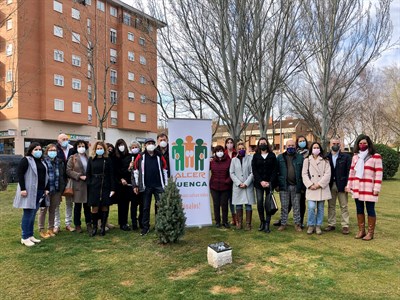 El alcalde felicita a Alcer en su 40 aniversario y participa en la plantación del Árbol de la Vida en agradecimiento a los donantes