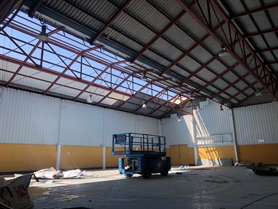 Comienzan las obras de demolición del pabellón ‘Luis Yúfera’ como paso previo a la reparación del colector 