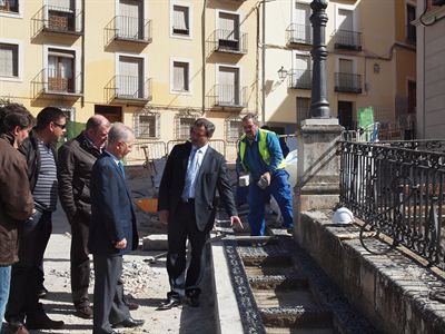 La urbanización del Puente de la Trinidad incluye la renovación de todas las canalizaciones y la sustitución del pavimento