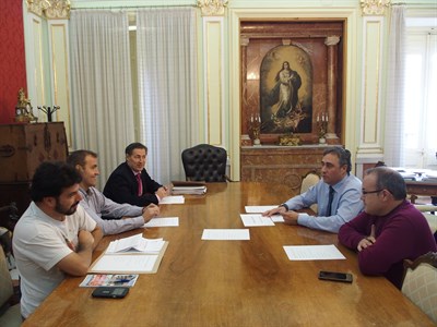 Mariscal considera interesantes las propuestas de los taxistas para la reordenación del tráfico en la capital 