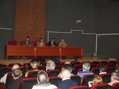 El alcalde mantiene una reunión con la Asociación de Vecinos “La Ventilla” para atajar el problema del ruido y la suciedad en la zona