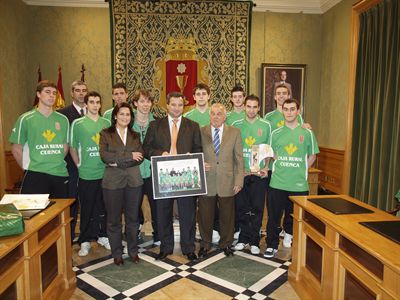 El alcalde felicita al Club Baloncesto Cuenca Caja Rural Junnior, campeón de C-LM de la Temporada 2009/2010