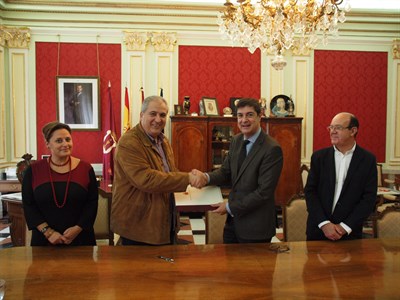 El Ayuntamiento y la Agrupación de Hostelería renuevan el convenio para la promoción turística