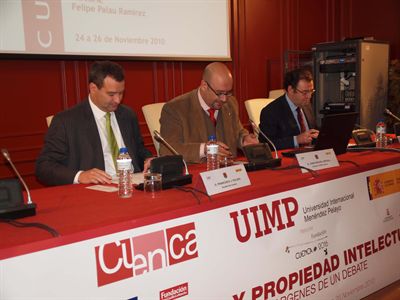 El alcalde asiste a la inauguración del curso "Cultura y propiedad intelectual: Los márgenes del debate"