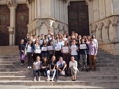El alcalde entrega los diplomas a una treintena de alumnos ingleses que han elegido nuestra ciudad para estudiar español