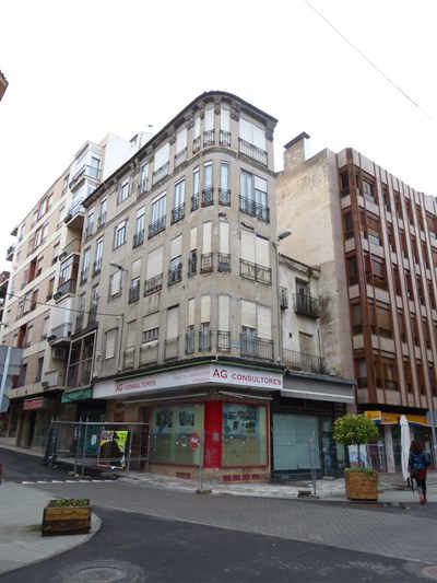 Las medidas para salvaguardar la integridad de personas y bienes en la demolición y rehabilitación de los edificios declarados en ruina de la Calle Carretería nº 24 y Sánchez Vera nº 2 corresponderán a sus propietarios y técnicos