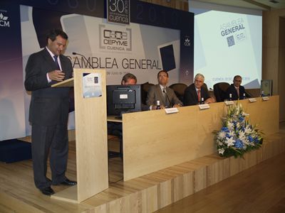 El alcalde reafirma su compromiso con los empresarios en la Asamblea de CEOE-CEPYME