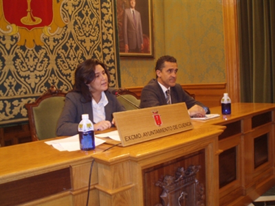 Espectáculos infantiles, una pista de patinaje sobre hielo, un mercadillo navideño y una gran chocolatada, novedades de la Navidad 2008