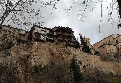 Las Casas Colgadas se iluminan mañana de color verde para celebrar el Día Internacional de la Vida 