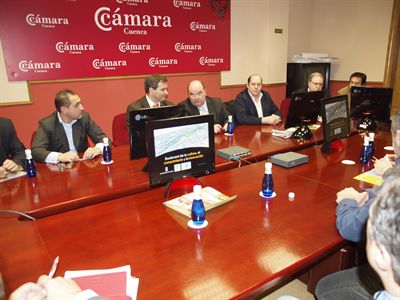 El alcalde presenta al Comité Ejecutivo de la Cámara de Comercio el proyecto del Ayuntamiento para la urbanización de los terrenos de la estación y su conexión con la estación del AVE