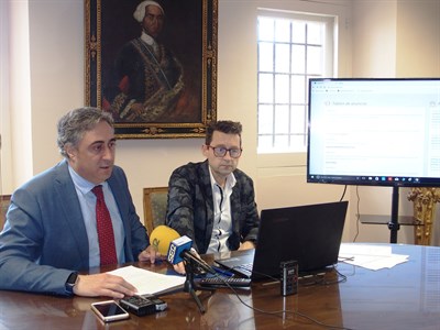 El alcalde presenta la página web municipal renovada, más ágil, atractiva y adaptada a los teléfonos móviles