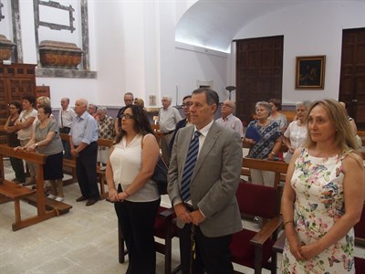 La Corporación Municipal asiste a la misa en honor a la Virgen de las Nieves