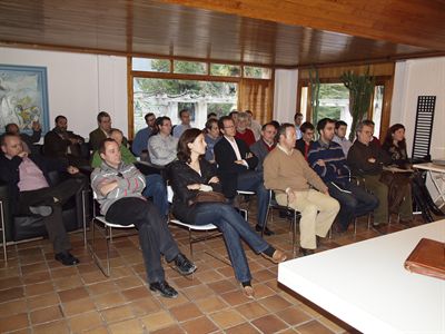 Arquitectos, ingenieros de caminos y aparejadores conocen el proyecto del Ayuntamiento para los terrenos de ADIF y la conexión con la estación del AVE