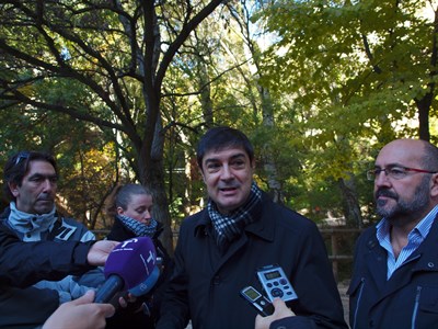 El Ayuntamiento propondrá al Consorcio la adecuación paisajística de un tramo del río Huécar y la reparación del Reloj de Mangana, entre otros proyectos 