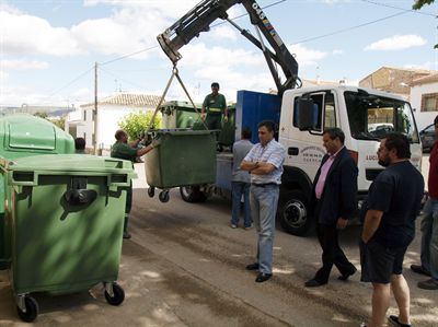 Comienza el reparto de los nuevos contenedores de orgánica a las pedanías y al polígono SEPES