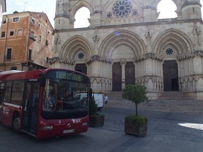 Los autobuses lanzadera para reforzar la conexión a la Estación del AVE y Casco Antiguo comienzan hoy a funcionar 
