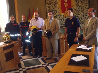 El alcalde presenta los nuevos protocolos de Bomberos