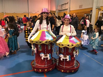 Cuenca celebra el Carnaval con un desfile de color y diversión