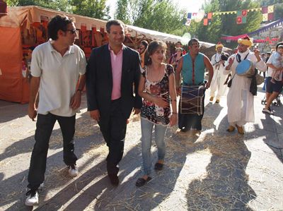El Mercadillo Medieval de San Antón abre sus puertas con un animado pasacalles
