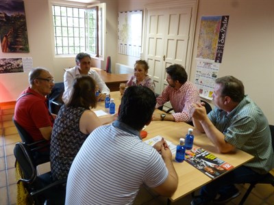 El acalde de Cuenca receptivo a las propuestas de mejora de la Asociación de Vecinos de El Salvador 