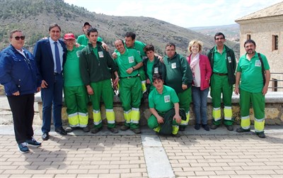 Mariscal felicita a ASPADEC por su buen trabajo en el proyecto de conservación de zonas verdes del Casco Antiguo 